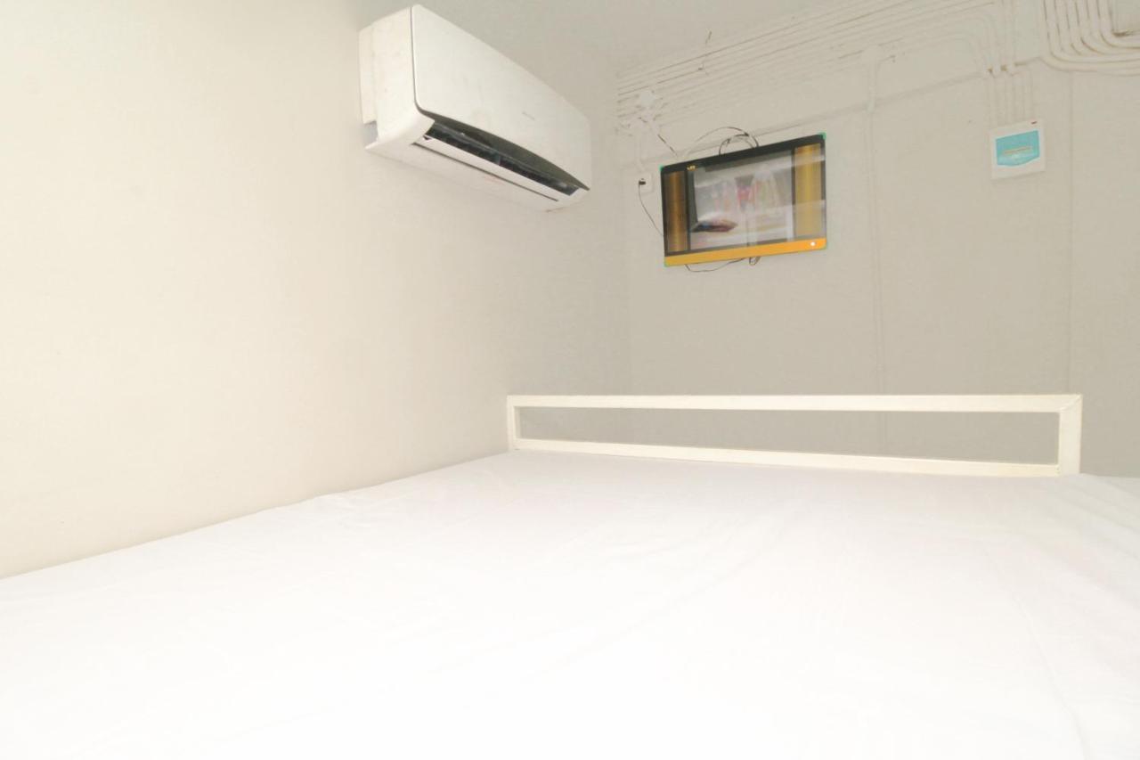 Kamar Keluarga Cengkareng Cendrawasih Hostel Jakarta Luaran gambar